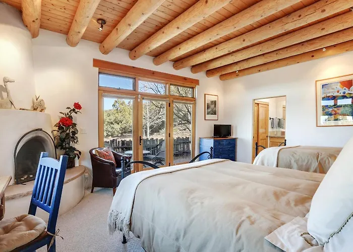 Bishops Lodge Villa Corazones, 3 Bedrooms, Sleeps 6, Fireplaces, WiFi,