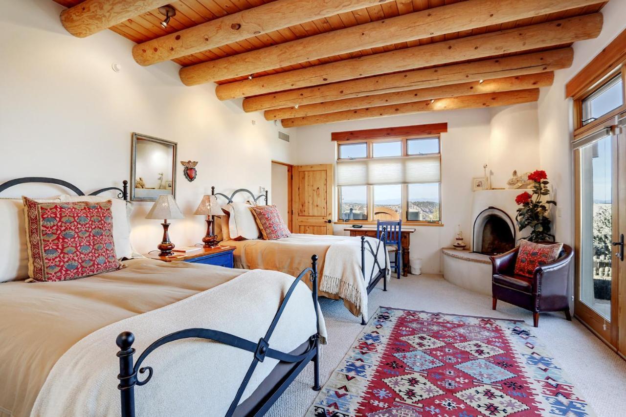 Bishops Corazones, 3 Bedrooms, Sleeps 6, Fireplaces, Wifi,
