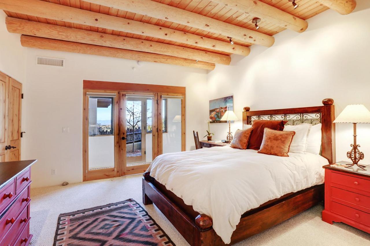 Bishops Corazones, 3 Bedrooms, Sleeps 6, Fireplaces, Wifi,